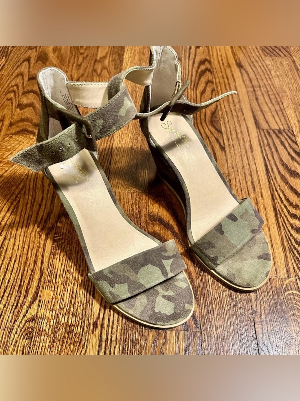 Seychelles Olive Camo Suede Ankle-Strap Wedges Size 8